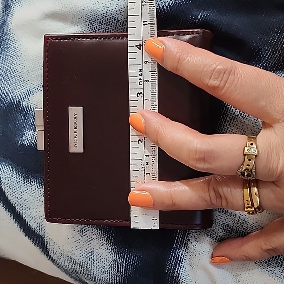 Burberry bi fold red wallet - Picture 7 of 9